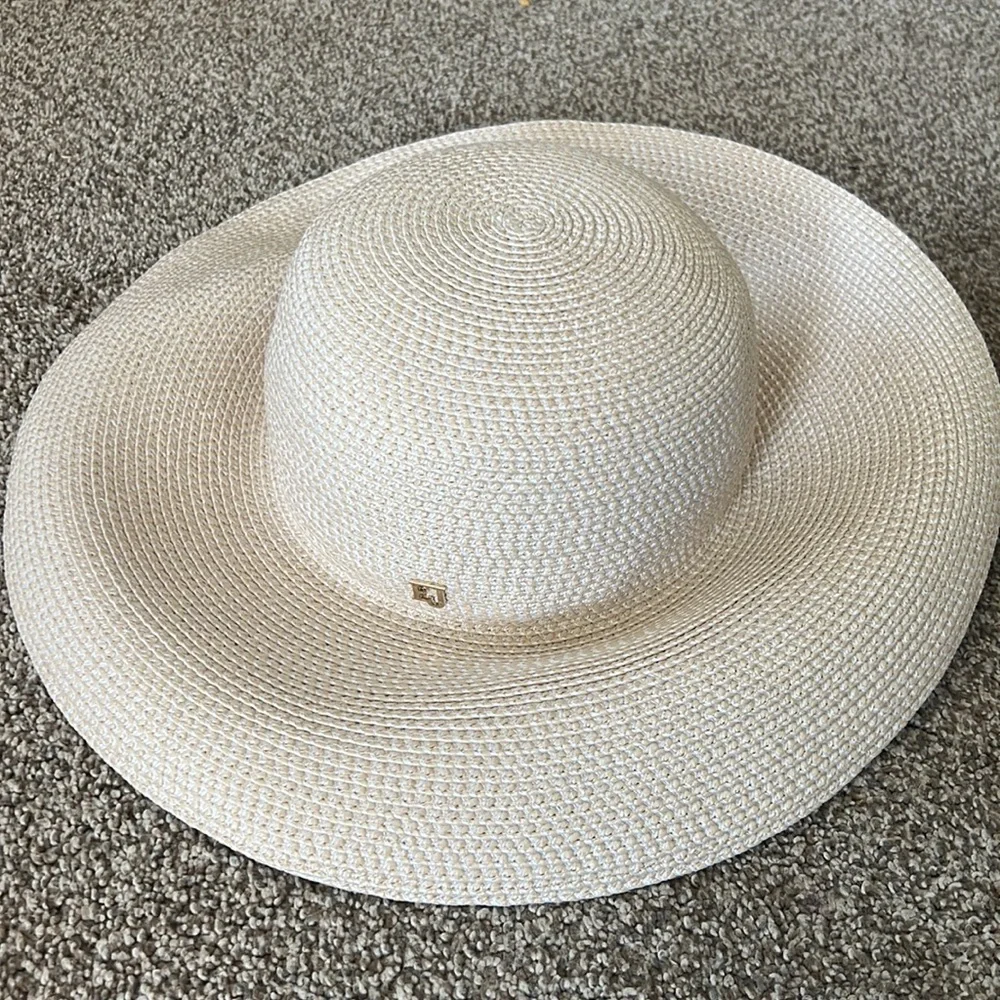 Eric Javits Natural Straw Floppy Sun Hat - Picture 7 of 7